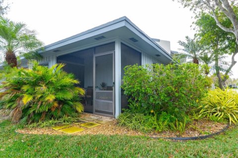 Commercial property in Hollywood, Florida 1 bedroom, 119.1 sq.m. № 2049888 - photo 3