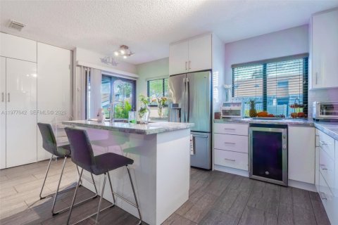 Commercial property in Hollywood, Florida 1 bedroom, 119.1 sq.m. № 2049888 - photo 20