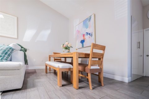 Commercial property in Hollywood, Florida 1 bedroom, 119.1 sq.m. № 2049888 - photo 6