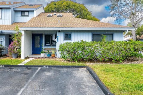 Commercial property in Hollywood, Florida 1 bedroom, 119.1 sq.m. № 2049888