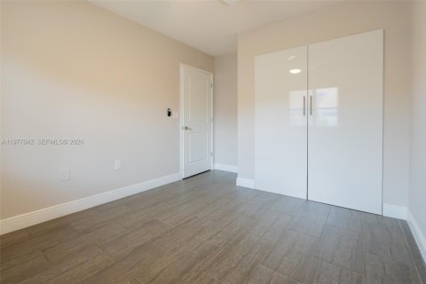 Commercial property in Hollywood, Florida 1 bedroom, 119.1 sq.m. № 2049888 - photo 11