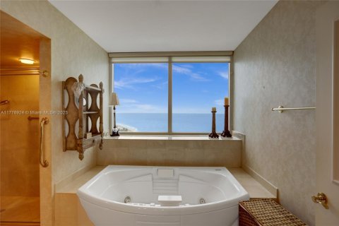 Condo in Sunny Isles Beach, Florida, 3 bedrooms № 1862421 - photo 26