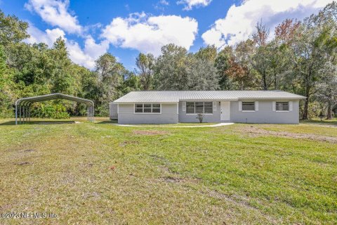 Casa en venta en East Palatka, Florida, 3 dormitorios, 164.99 m2 № 806967 - foto 1