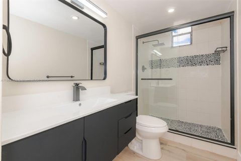 Condo in Hallandale Beach, Florida, 2 bedrooms  № 1928350 - photo 5