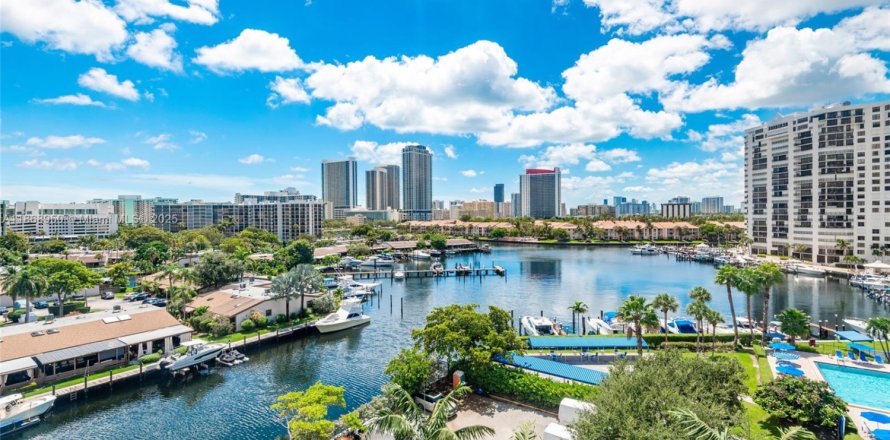 Condo in Hallandale Beach, Florida, 2 bedrooms  № 1928350