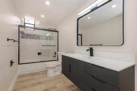 Condo in Hallandale Beach, Florida, 2 bedrooms  № 1928350 - photo 9