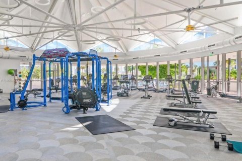 Condo in Hallandale Beach, Florida, 2 bedrooms  № 1928350 - photo 11