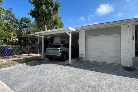 Casa en venta en Miami, Florida, 4 dormitorios, 181.44 m2 № 1966005 - foto 7
