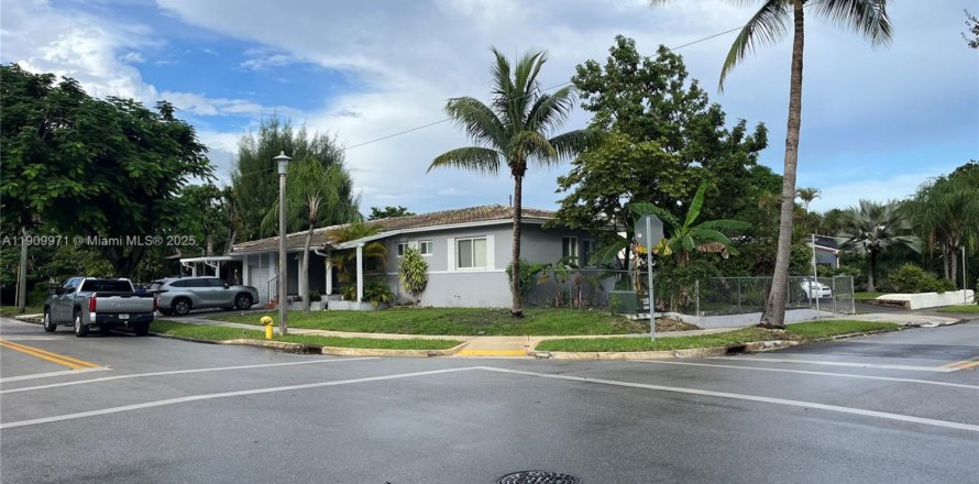 Casa en Miami, Florida 4 dormitorios, 181.44 m2 № 1966005