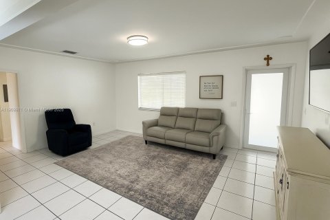 Casa en venta en Miami, Florida, 4 dormitorios, 181.44 m2 № 1966005 - foto 8