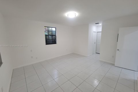 Casa en venta en Miami, Florida, 4 dormitorios, 181.44 m2 № 1966005 - foto 20