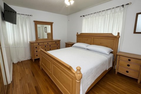 Casa en venta en Miami, Florida, 4 dormitorios, 181.44 m2 № 1966005 - foto 11