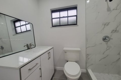 Casa en venta en Miami, Florida, 4 dormitorios, 181.44 m2 № 1966005 - foto 21