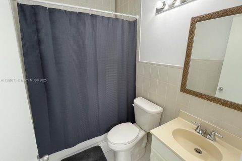 Casa en venta en Miami, Florida, 4 dormitorios, 181.44 m2 № 1966005 - foto 14