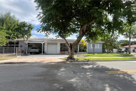 Casa en venta en Miami, Florida, 4 dormitorios, 181.44 m2 № 1966005 - foto 4