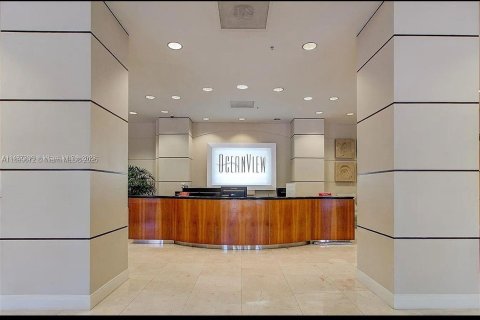 Condominio en venta en Sunny Isles Beach, Florida, 1 dormitorio, 93.37 m2 № 1951279 - foto 18