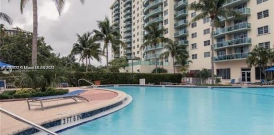 Condominio en Sunny Isles Beach, Florida, 1 dormitorio  № 1951279
