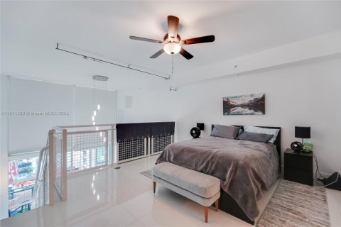 Condo in Miami, Florida, 1 bedroom № 2194093 - photo 9