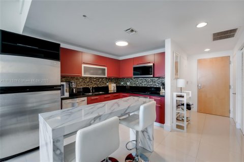 Condo in Miami, Florida, 1 bedroom № 2194093 - photo 4