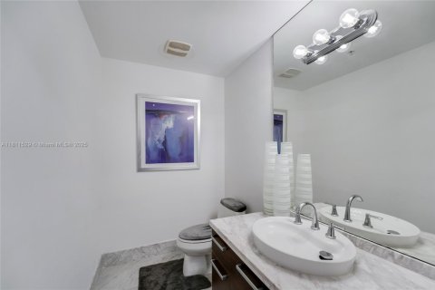 Condo in Miami, Florida, 1 bedroom № 2194093 - photo 8