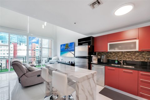Condo in Miami, Florida, 1 bedroom № 2194093 - photo 3