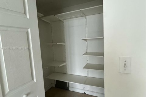 Apartamento en alquiler en Hollywood, Florida, 1 dormitorio, 96.15 m2 № 1977659 - foto 4