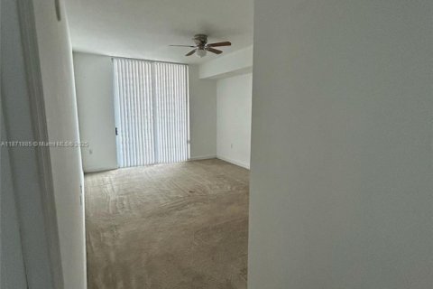 Apartamento en alquiler en Hollywood, Florida, 1 dormitorio, 96.15 m2 № 1977659 - foto 3