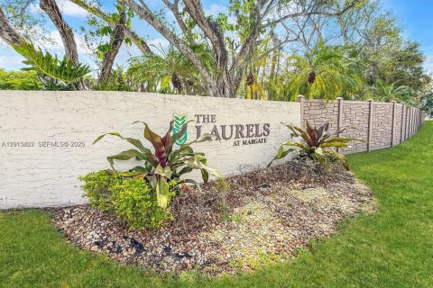 Condo in Margate, Florida, 2 bedrooms  № 2075794