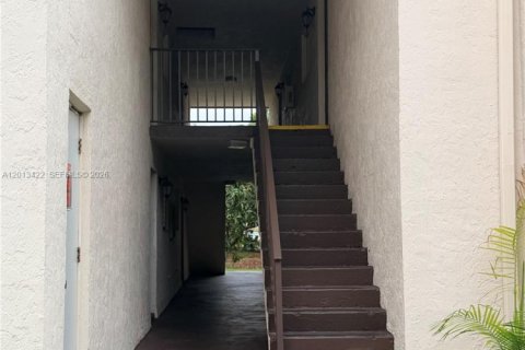 Condo in Margate, Florida, 2 bedrooms  № 2075794 - photo 25