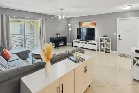 Condo in Margate, Florida, 2 bedrooms  № 2075794 - photo 2