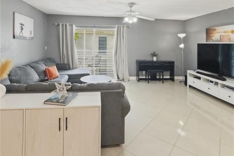 Condo in Margate, Florida, 2 bedrooms  № 2075794 - photo 3