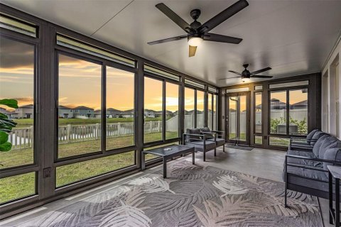 Casa en venta en Wesley Chapel, Florida, 6 dormitorios, 308.99 m2 № 1903957 - foto 2