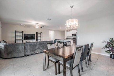 Casa en venta en Wesley Chapel, Florida, 6 dormitorios, 308.99 m2 № 1903957 - foto 16