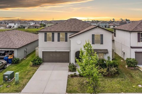 Casa en venta en Wesley Chapel, Florida, 6 dormitorios, 308.99 m2 № 1903957 - foto 1