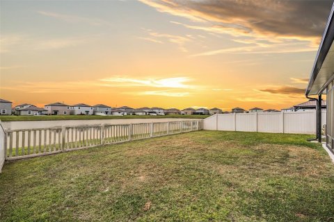 Casa en venta en Wesley Chapel, Florida, 6 dormitorios, 308.99 m2 № 1903957 - foto 3