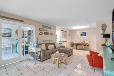 Купить кондоминиум в Майами, Флорида 3 спальни, 88.44м2, № 1832476 - фото 4
