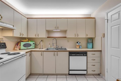 Купить кондоминиум в Майами, Флорида 3 спальни, 88.44м2, № 1832476 - фото 25
