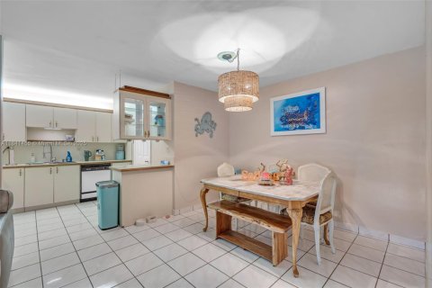 Купить кондоминиум в Майами, Флорида 3 спальни, 88.44м2, № 1832476 - фото 6