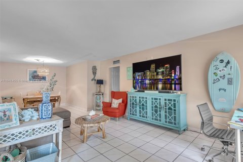 Купить кондоминиум в Майами, Флорида 3 спальни, 88.44м2, № 1832476 - фото 3