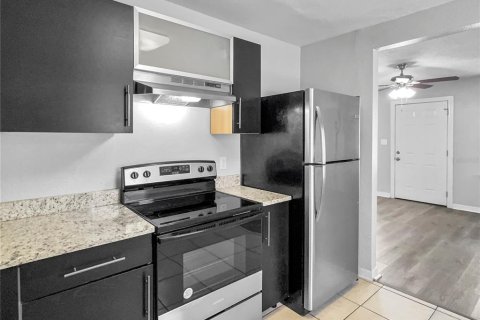 Villa ou maison à louer à Tampa, Floride: 3 chambres, 83.61 m2 № 2425799 - photo 2