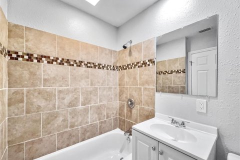 Villa ou maison à louer à Tampa, Floride: 3 chambres, 83.61 m2 № 2425799 - photo 13