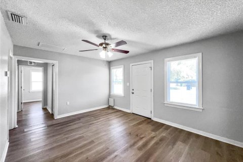 Villa ou maison à louer à Tampa, Floride: 3 chambres, 83.61 m2 № 2425799 - photo 4