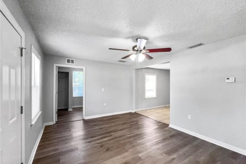 Villa ou maison à louer à Tampa, Floride: 3 chambres, 83.61 m2 № 2425799 - photo 5