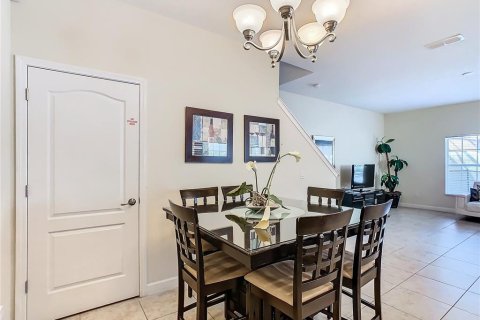 Adosado en venta en Kissimmee, Florida, 5 dormitorios, 188.03 m2 № 1383704 - foto 2