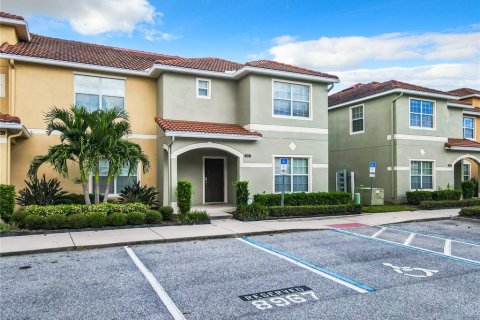 Adosado en venta en Kissimmee, Florida, 5 dormitorios, 188.03 m2 № 1383704 - foto 1