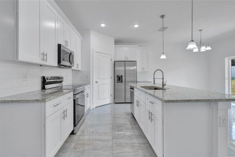 House in Davenport, Florida 4 bedrooms, 166.85 sq.m. № 2092592 - photo 4