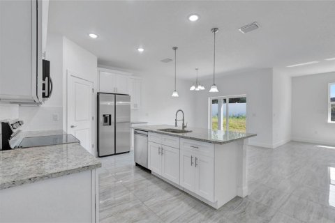 House in Davenport, Florida 4 bedrooms, 166.85 sq.m. № 2092592 - photo 3
