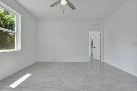 House in Davenport, Florida 4 bedrooms, 166.85 sq.m. № 2092592 - photo 21