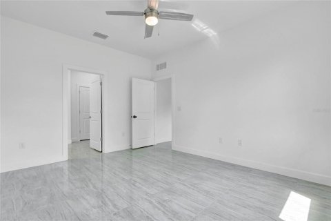 House in Davenport, Florida 4 bedrooms, 166.85 sq.m. № 2092592 - photo 20
