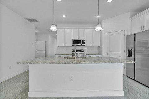 House in Davenport, Florida 4 bedrooms, 166.85 sq.m. № 2092592 - photo 6